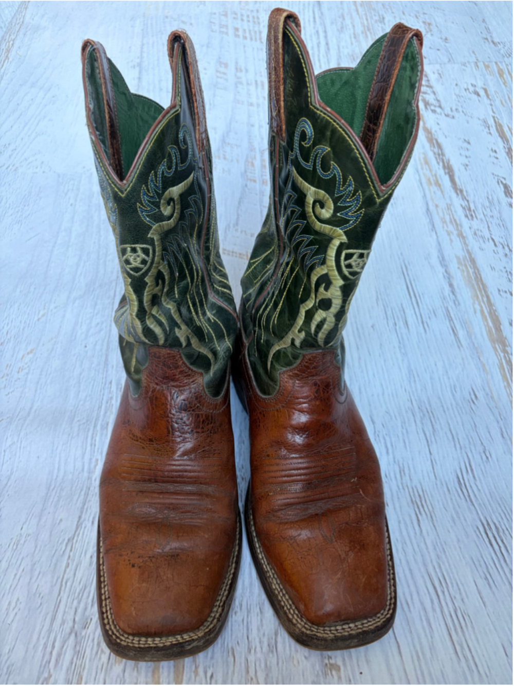 Men's Ariat Cowboy Boots Size 10 EE Green Embroidered Shaft with Brown Base